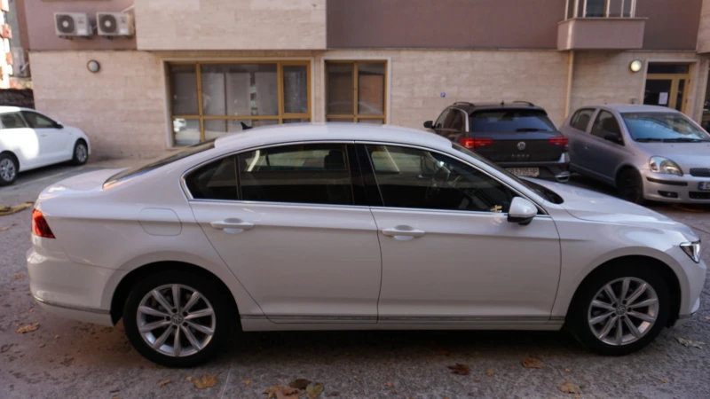 VW Passat 2.0TDI/BMT/Highline, снимка 8 - Автомобили и джипове - 47931673