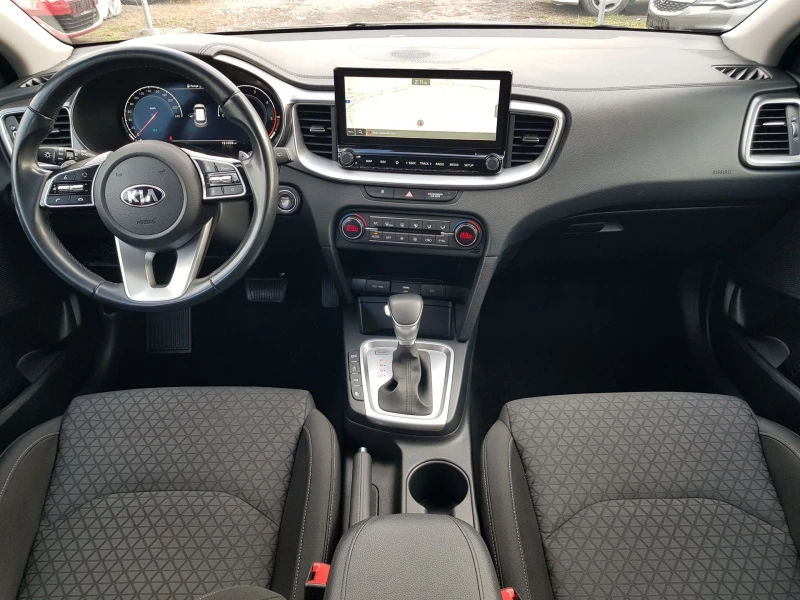 Kia Ceed 1.6 CRDI Mild Hybrid Automatic, снимка 8 - Автомобили и джипове - 48194050