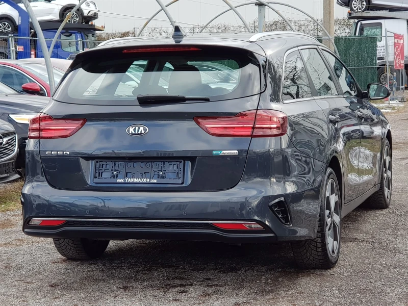 Kia Ceed 1.6 CRDI Mild Hybrid Automatic, снимка 4 - Автомобили и джипове - 48194050