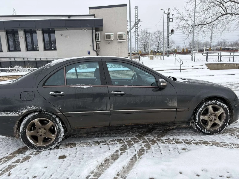 Mercedes-Benz C 220, снимка 9 - Автомобили и джипове - 49174247