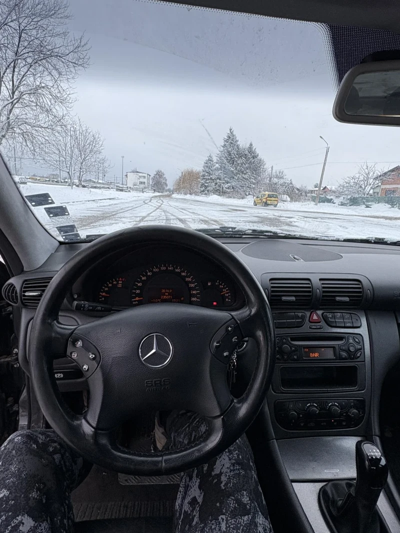 Mercedes-Benz C 220, снимка 6 - Автомобили и джипове - 49174247