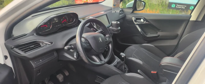 Peugeot 208, снимка 6 - Автомобили и джипове - 52569178