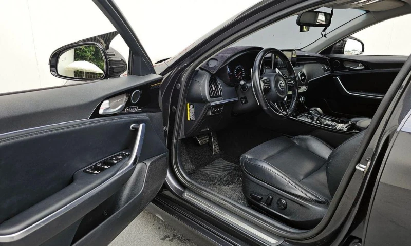 Kia Stinger 2.0 Turbo 2WD * НАЙ-ДОБРА ЦЕНА В БЪЛГАРИЯ* , снимка 11 - Автомобили и джипове - 51967242
