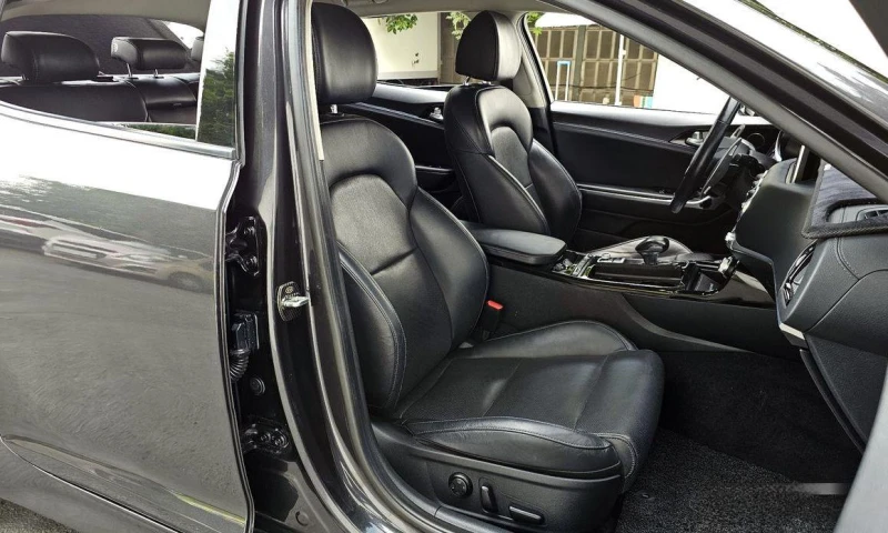 Kia Stinger 2.0 Turbo 2WD * НАЙ-ДОБРА ЦЕНА В БЪЛГАРИЯ* , снимка 10 - Автомобили и джипове - 51967242