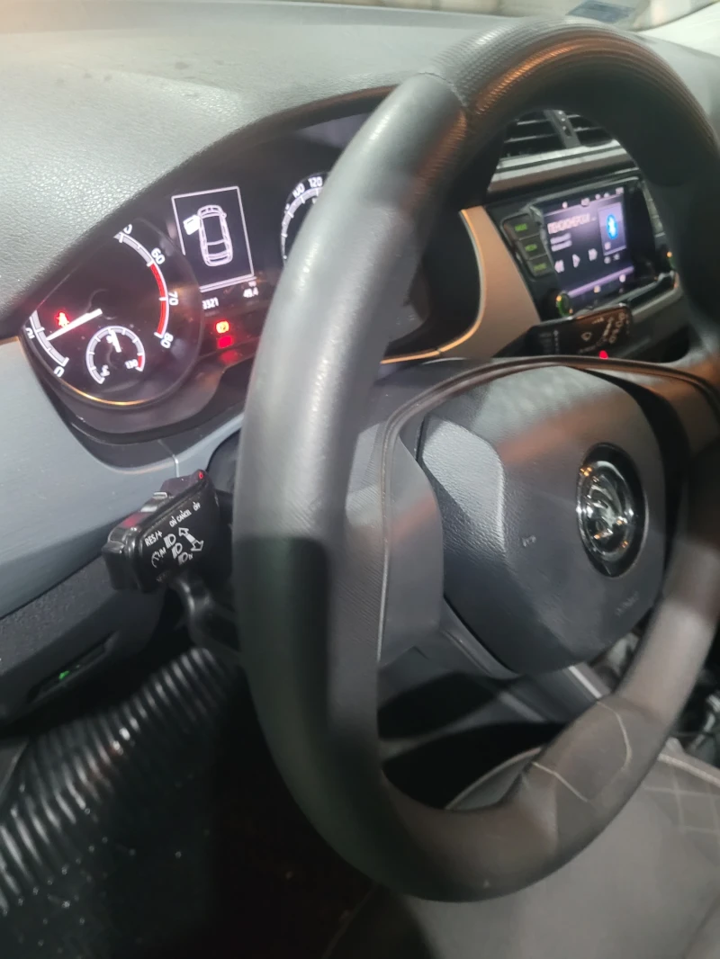 Skoda Fabia Комби , снимка 9 - Автомобили и джипове - 53435958