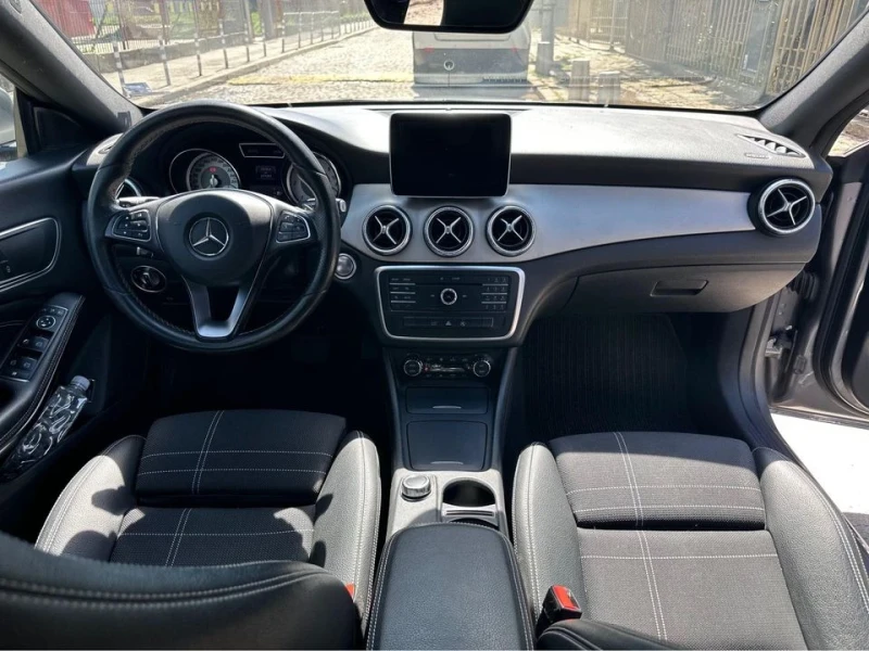 Mercedes-Benz CLA 220, снимка 3 - Автомобили и джипове - 52684518