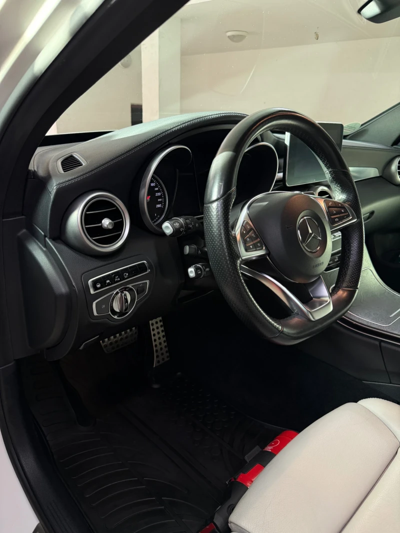 Mercedes-Benz C 250 AMG Line Обслужена/Лизинг, снимка 9 - Автомобили и джипове - 52854237