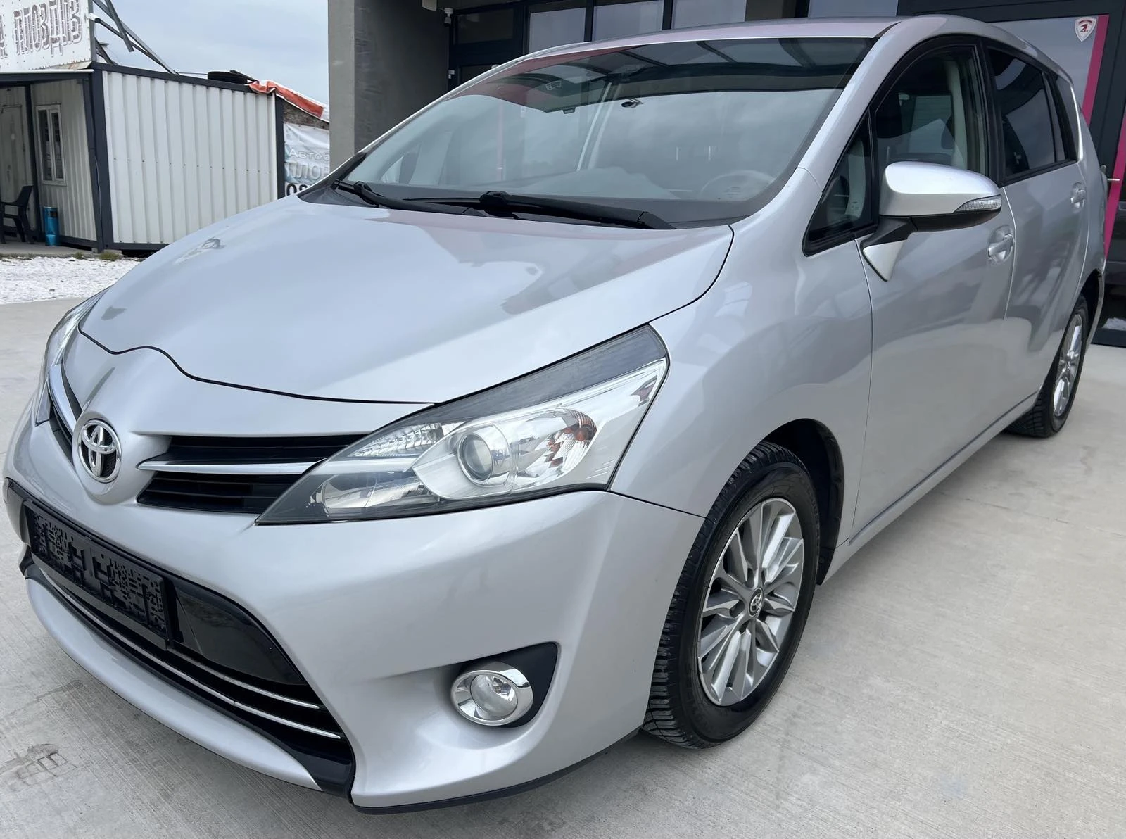 Toyota Verso 1.6 D4D - изображение 2