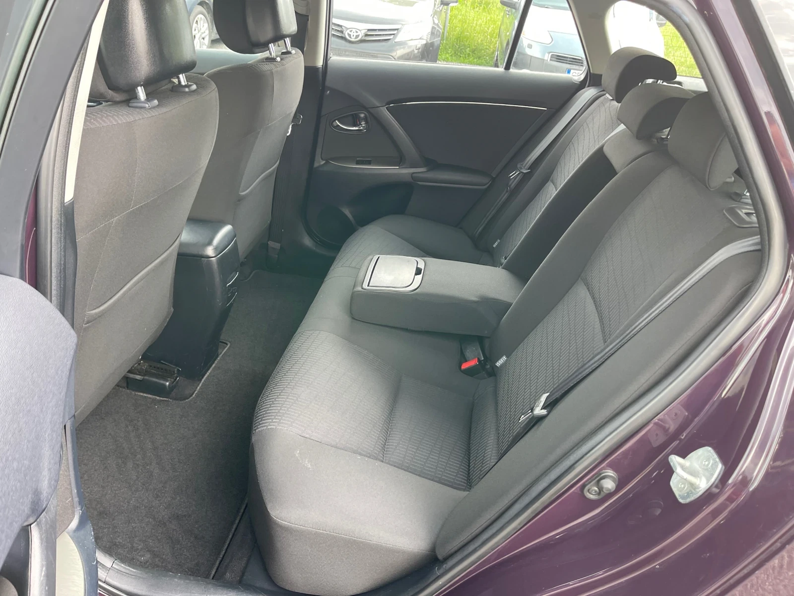 Toyota Avensis 2.0i Бензин/Газ, Автоматик, Навигация | Mobile.bg — изображение 13