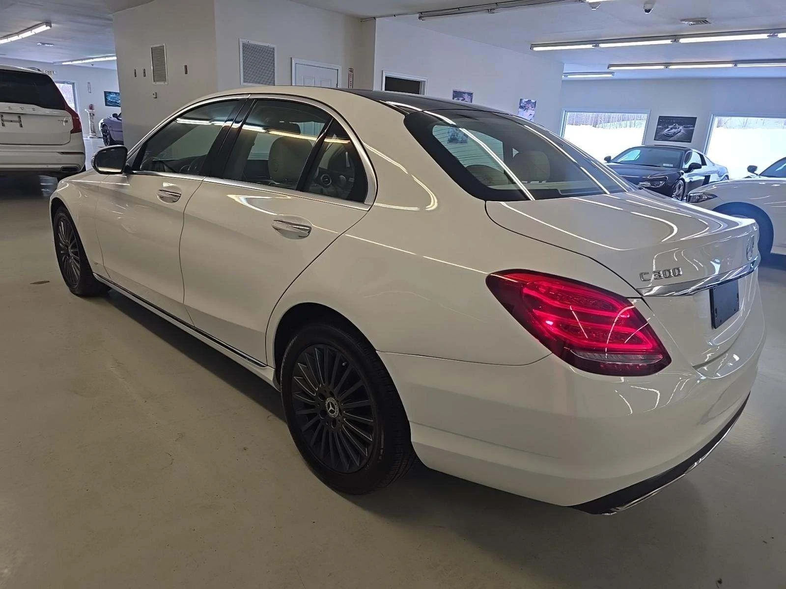 Mercedes-Benz C 300  - изображение 2