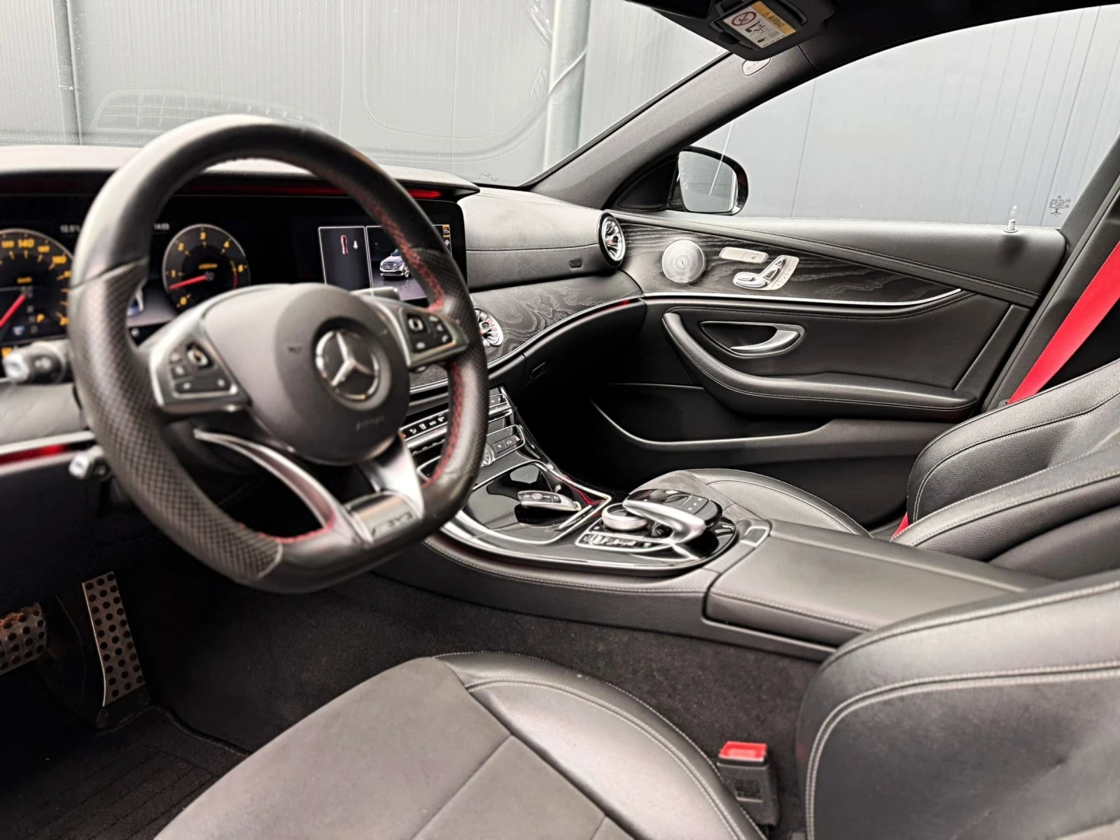 Mercedes-Benz E 350 Mercedes E350d * AMG OPTIC* 360* MULTIBEAM* Digita, снимка 11 - Автомобили и джипове - 54074368