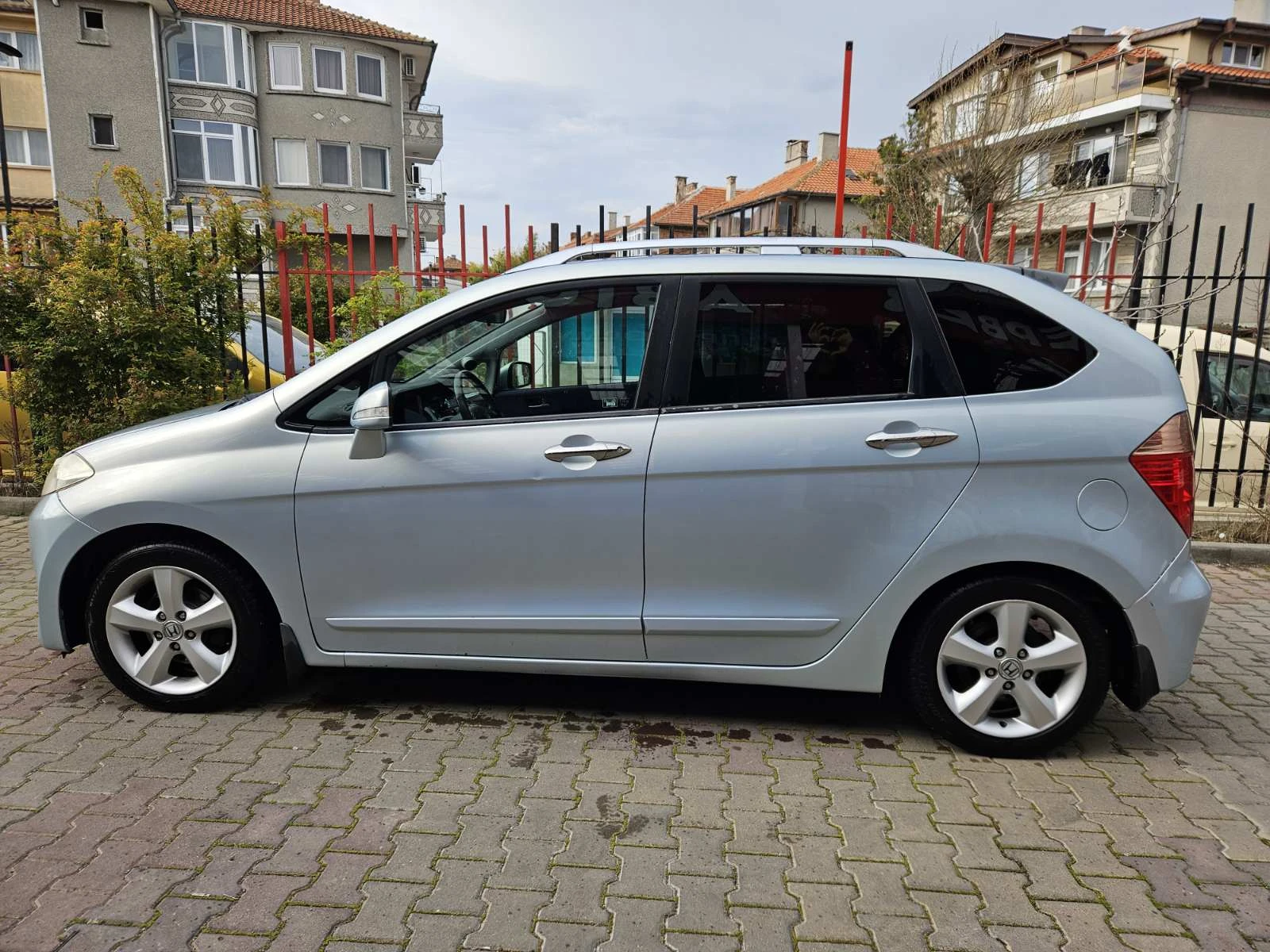 Honda Fr-v 1.8 Автомат/Подгрев, снимка 4 - Автомобили и джипове - 54235091