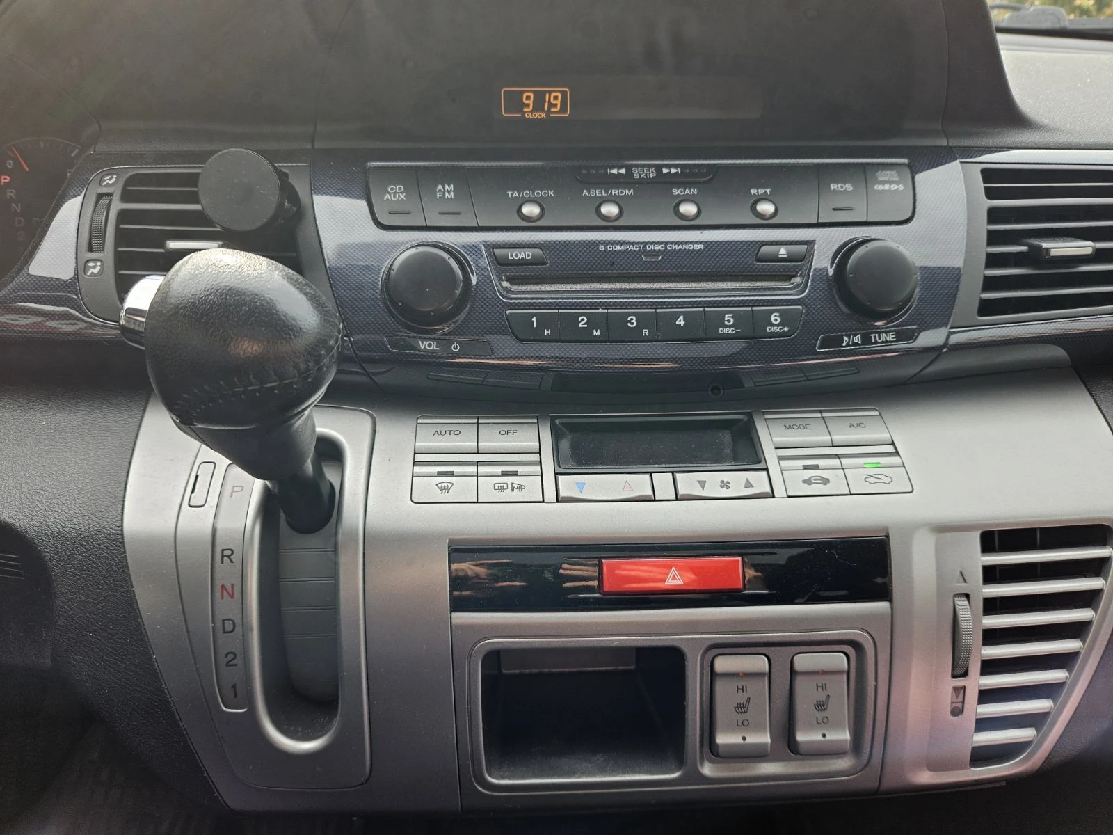 Honda Fr-v 1.8 Автомат/Подгрев, снимка 11 - Автомобили и джипове - 54235091