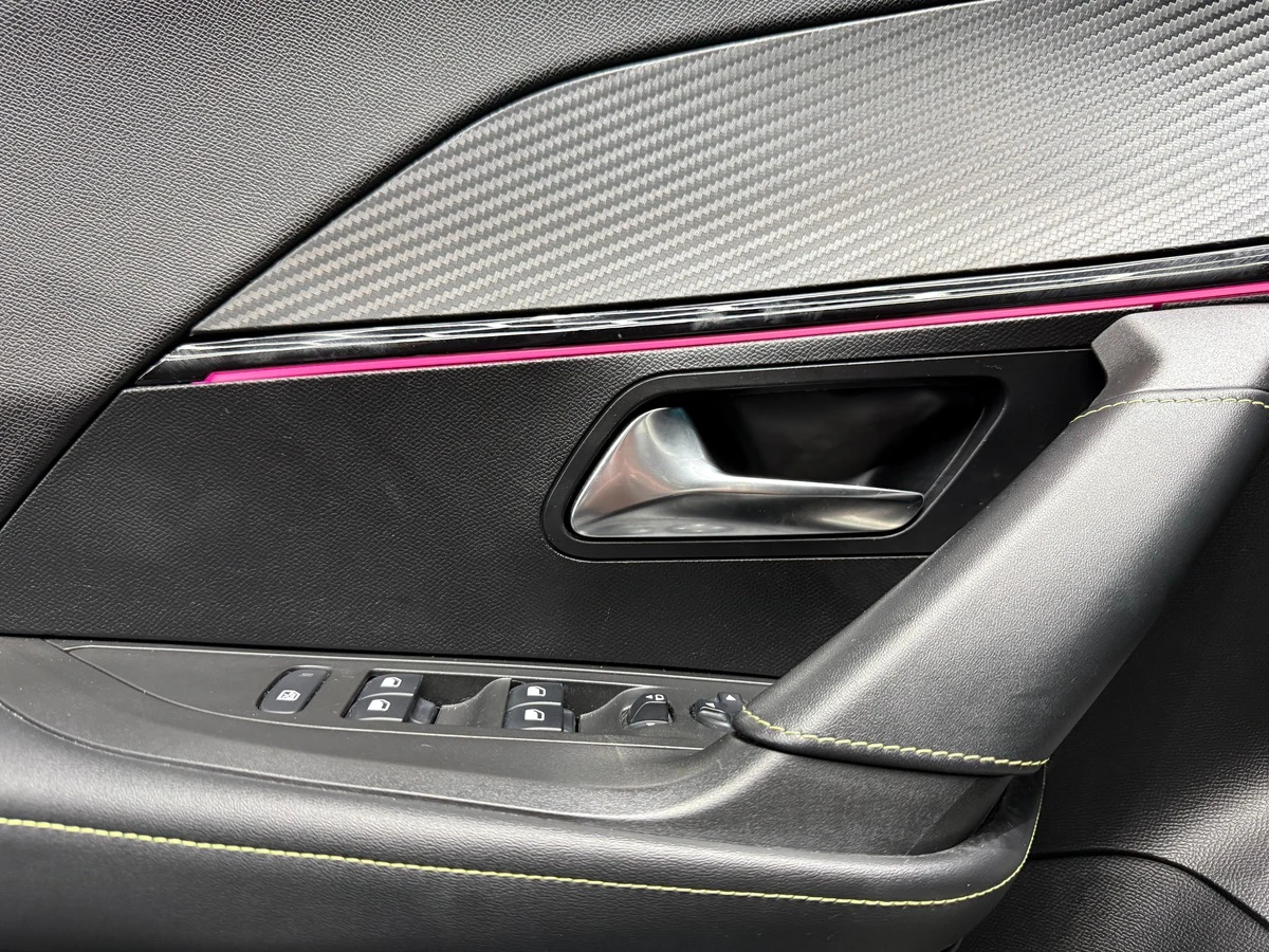 Peugeot 2008 GT 50KW ELECTRIC 136, снимка 14 - Автомобили и джипове - 54344667