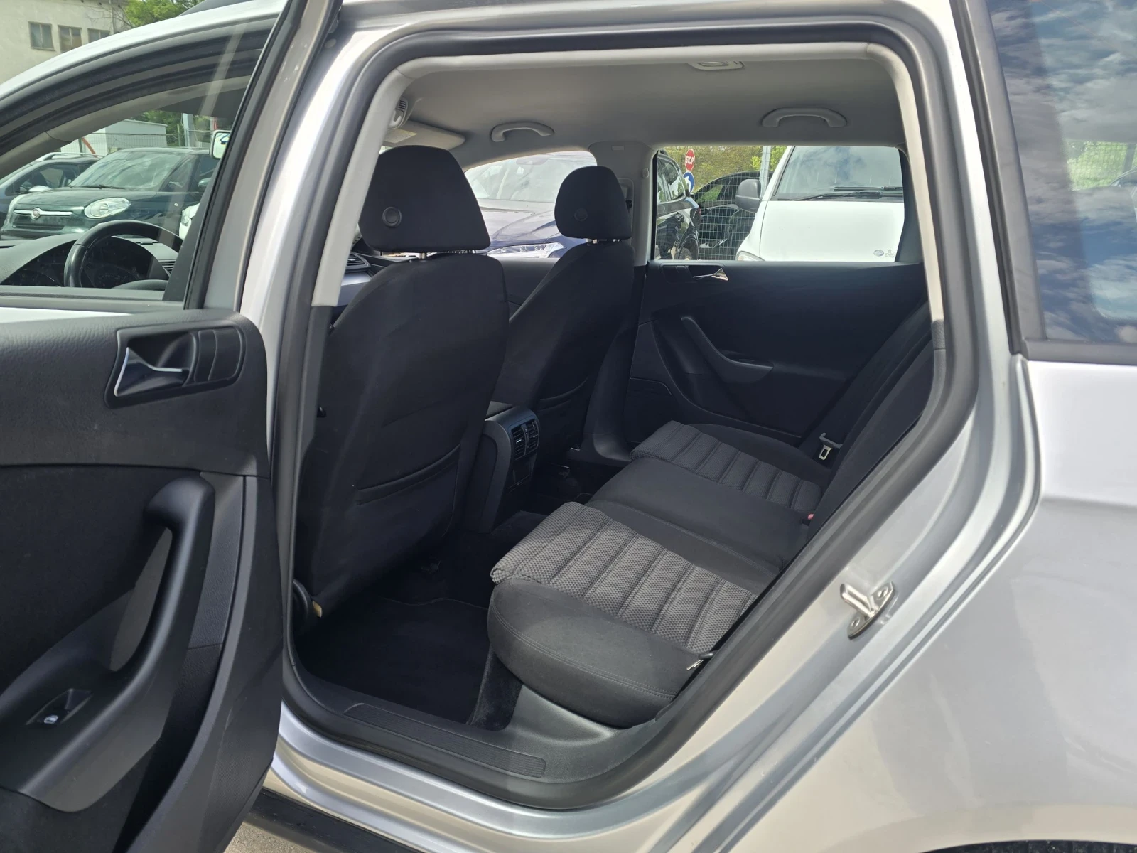 VW Passat 2.0TDI - 140к.с. Comfort Line 6 Скорости, снимка 12 - Автомобили и джипове - 54364581