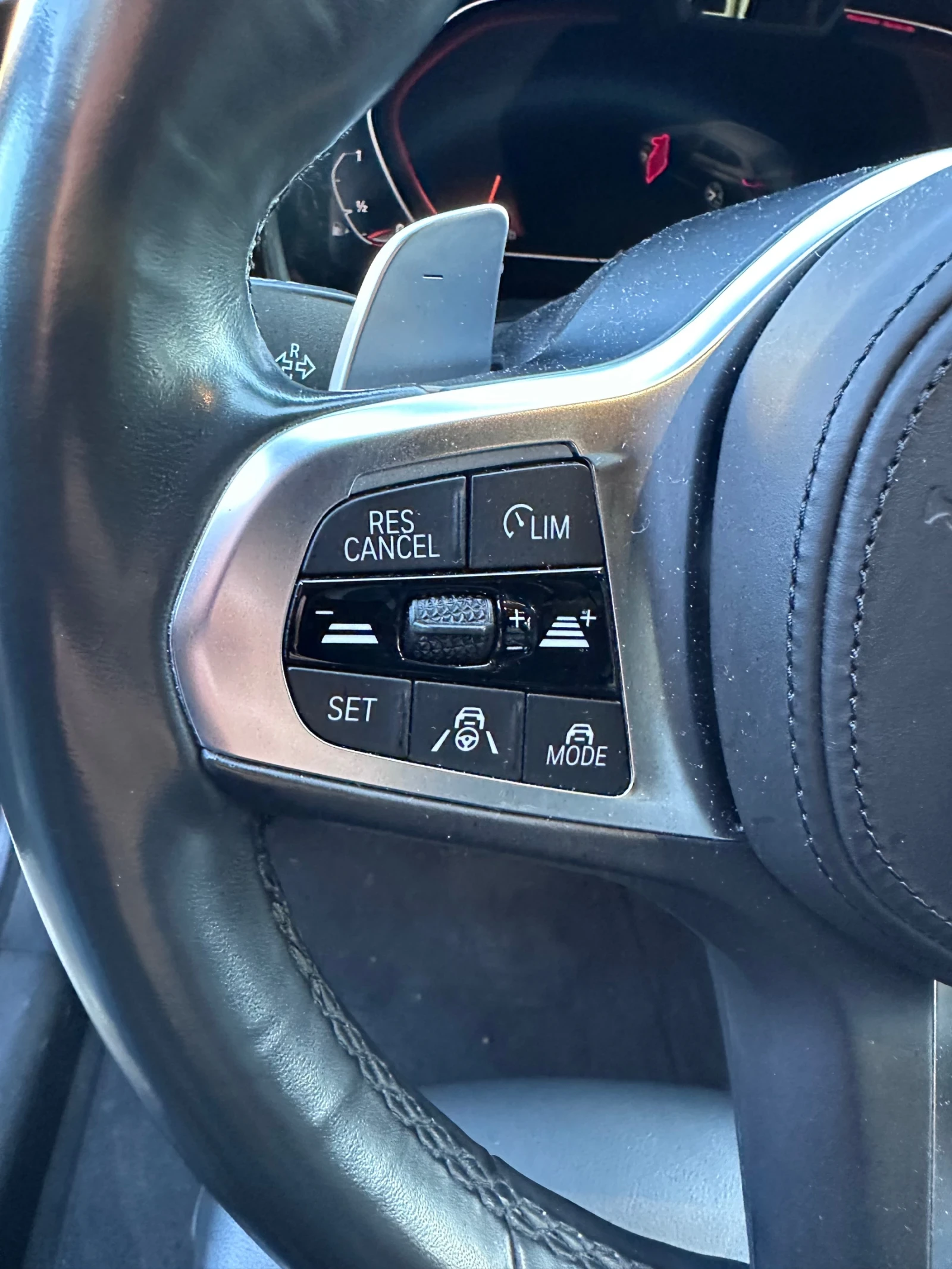 BMW 330 i xDrive Touring, снимка 10 - Автомобили и джипове - 54528831