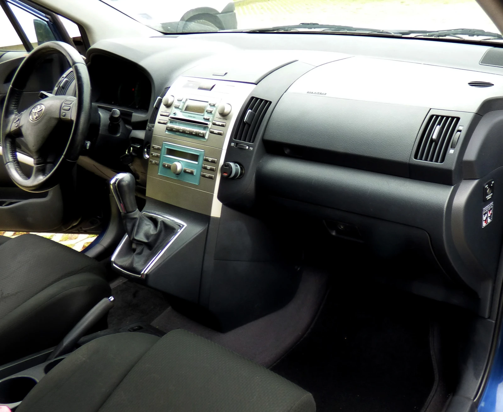 Toyota Corolla verso 2.2D-4D Facelift, снимка 5 - Автомобили и джипове - 54542414
