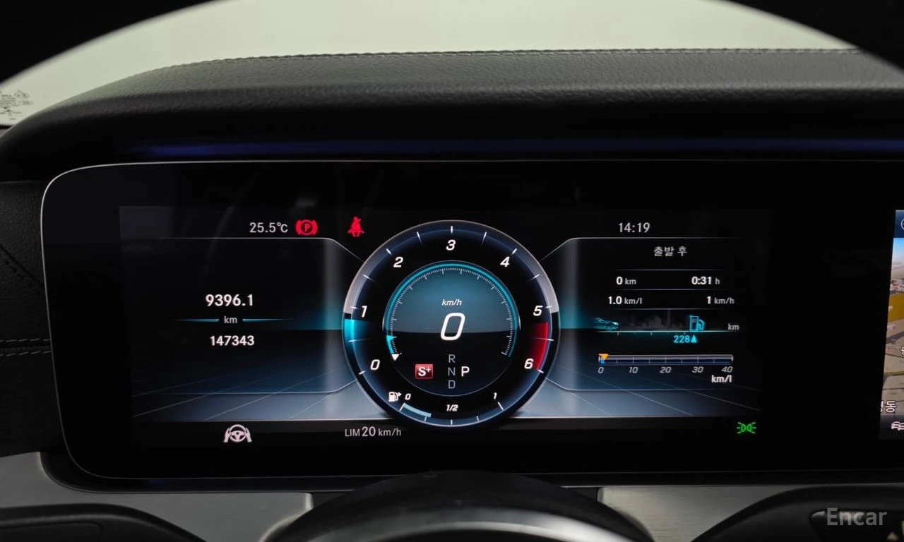 Mercedes-Benz CLS 400 AMG* LINE* 4MATIC* BURMESTER* ОБДУХВАНЕ* ДИСТРОНИК, снимка 13 - Автомобили и джипове - 54932002