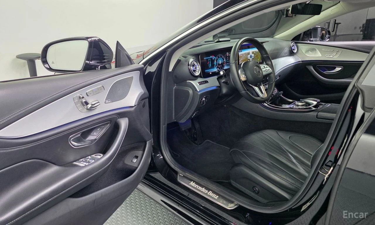 Mercedes-Benz CLS 400 AMG* LINE* 4MATIC* BURMESTER* ОБДУХВАНЕ* ДИСТРОНИК, снимка 5 - Автомобили и джипове - 54932002