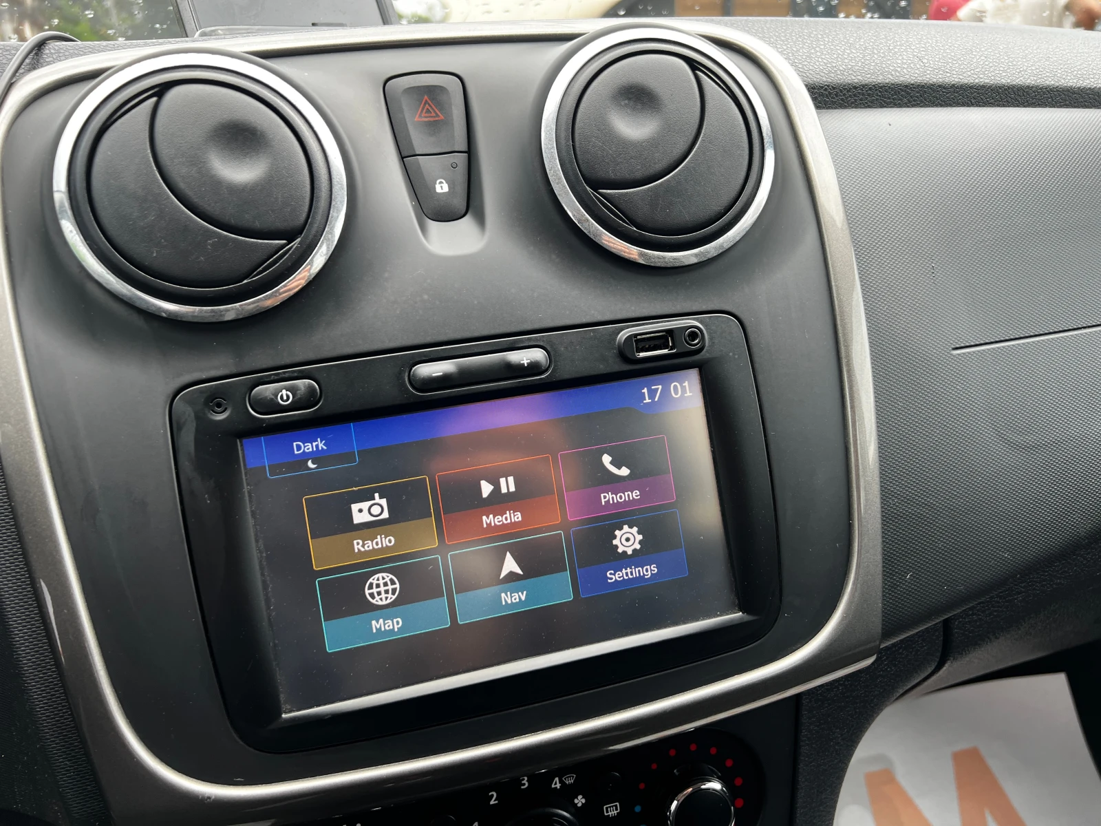 Dacia Sandero Stepway 1.5 dCi | НАВИ | РЕАЛЕН ПРОБЕГ | EURO 5B, снимка 9 - Автомобили и джипове - 55013929