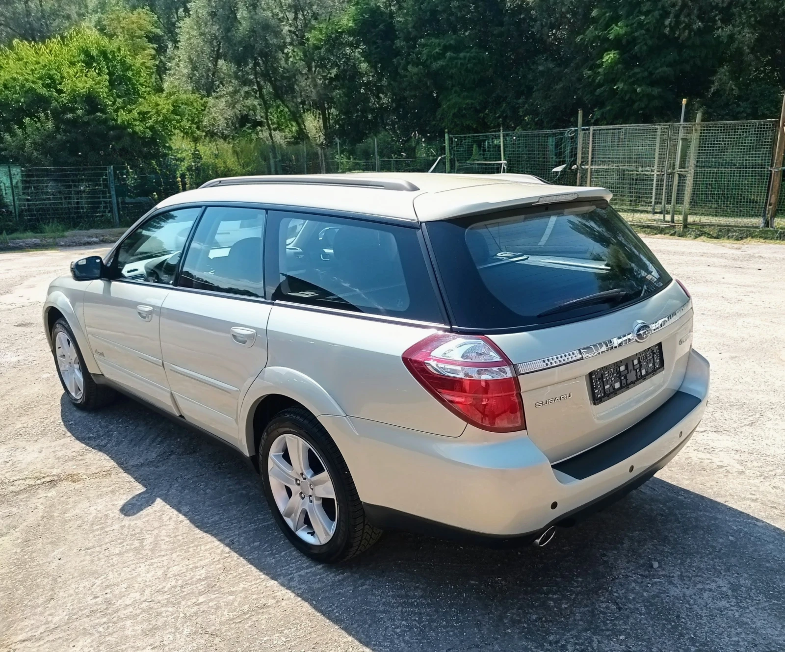 Subaru Outback 2.5i - AWD, снимка 3 - Автомобили и джипове - 55084021
