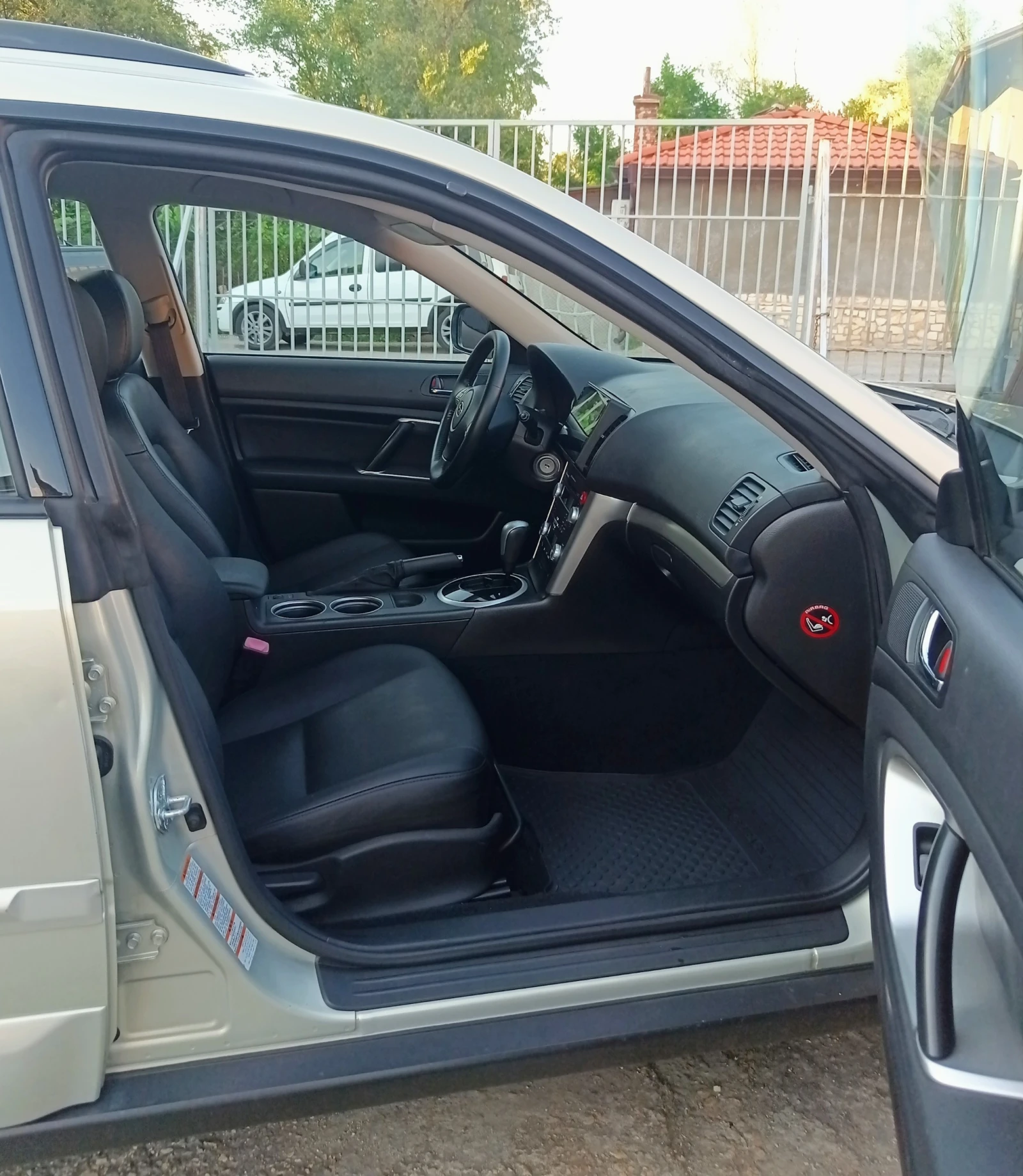 Subaru Outback 2.5i - AWD, снимка 8 - Автомобили и джипове - 55084021