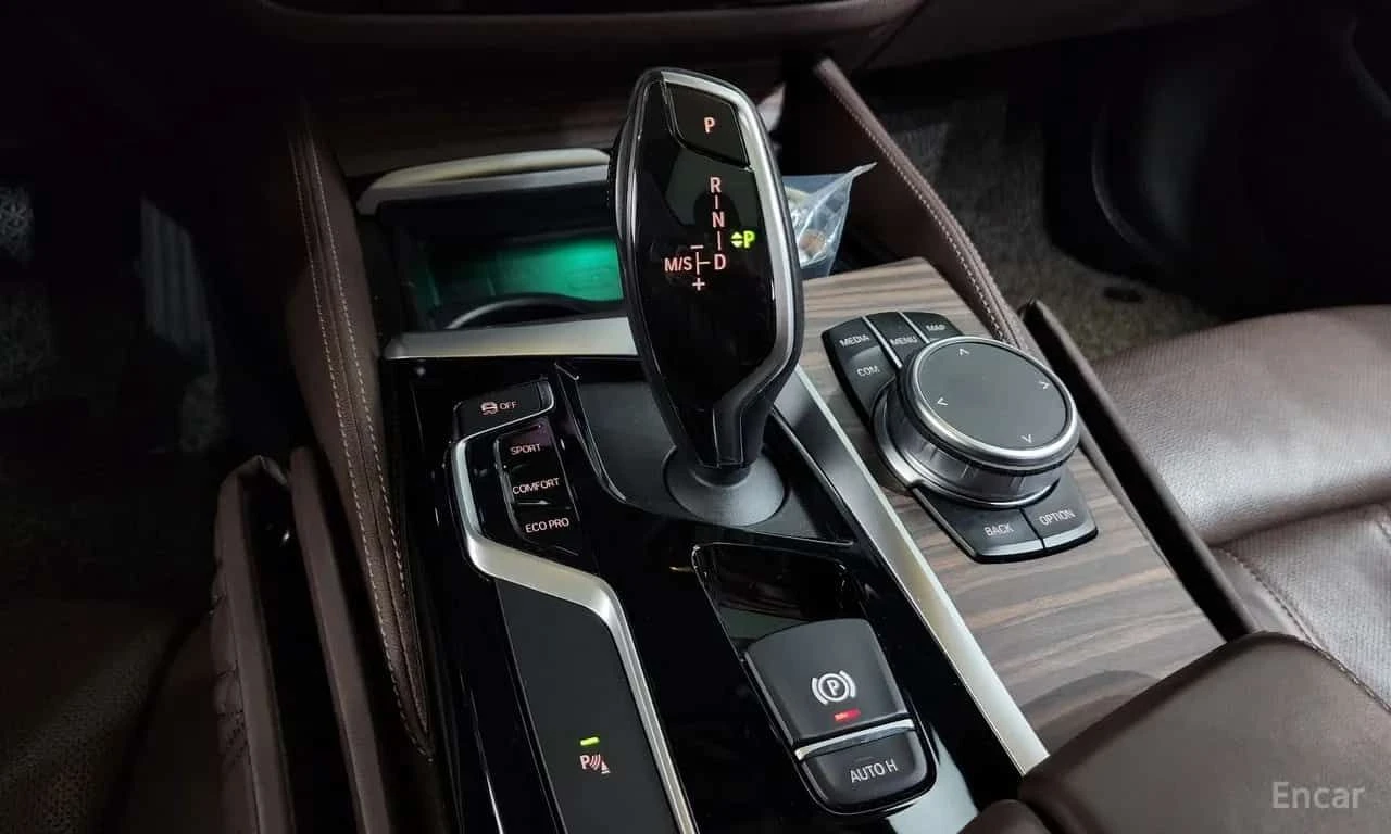BMW 520 * 520d Luxury Plus * ЦЕНА ДО БГ, снимка 9 - Автомобили и джипове - 55627102