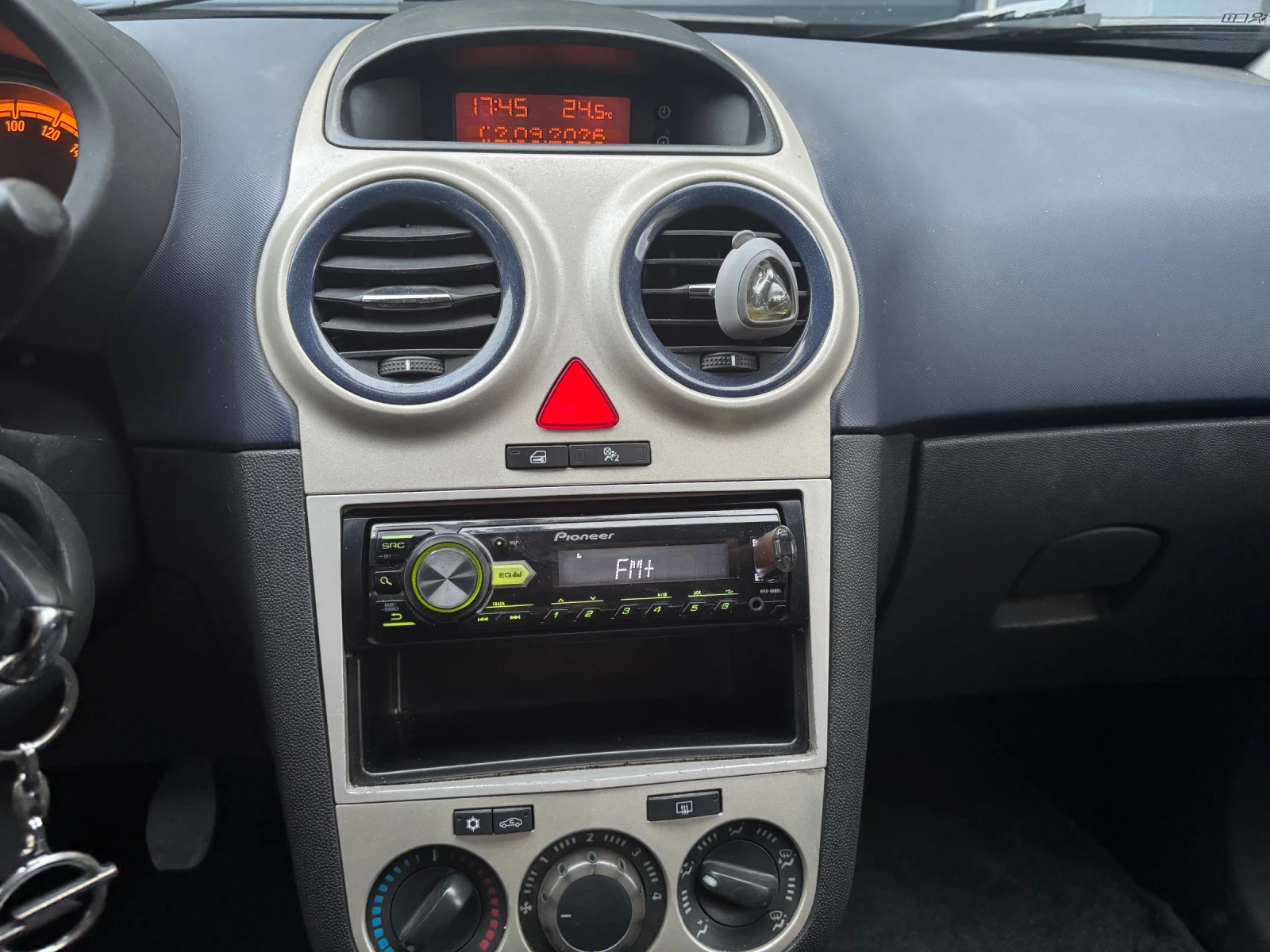 Opel Corsa, снимка 15 - Автомобили и джипове - 55932032