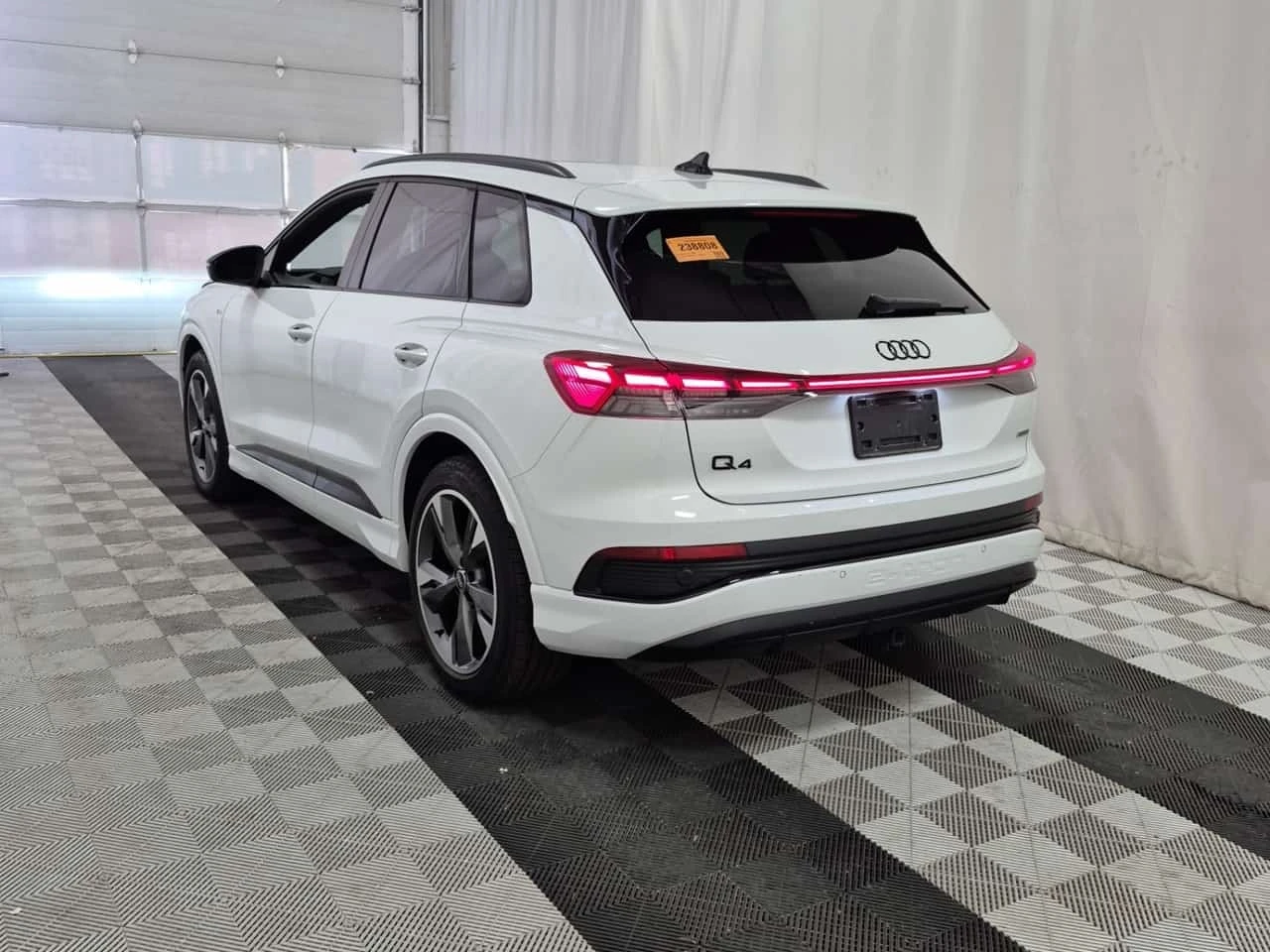 Audi Q4 E-TRON 55 QUATTRO| 360| HUD| MATRIX| PANO| 2 КЛЮЧА, снимка 4 - Автомобили и джипове - 56196248