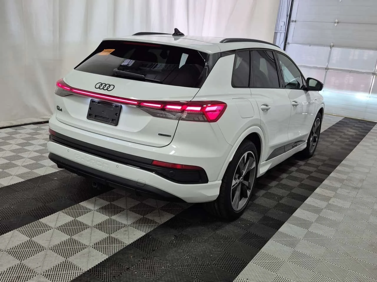 Audi Q4 E-TRON 55 QUATTRO| 360| HUD| MATRIX| PANO| 2 КЛЮЧА, снимка 3 - Автомобили и джипове - 56196248
