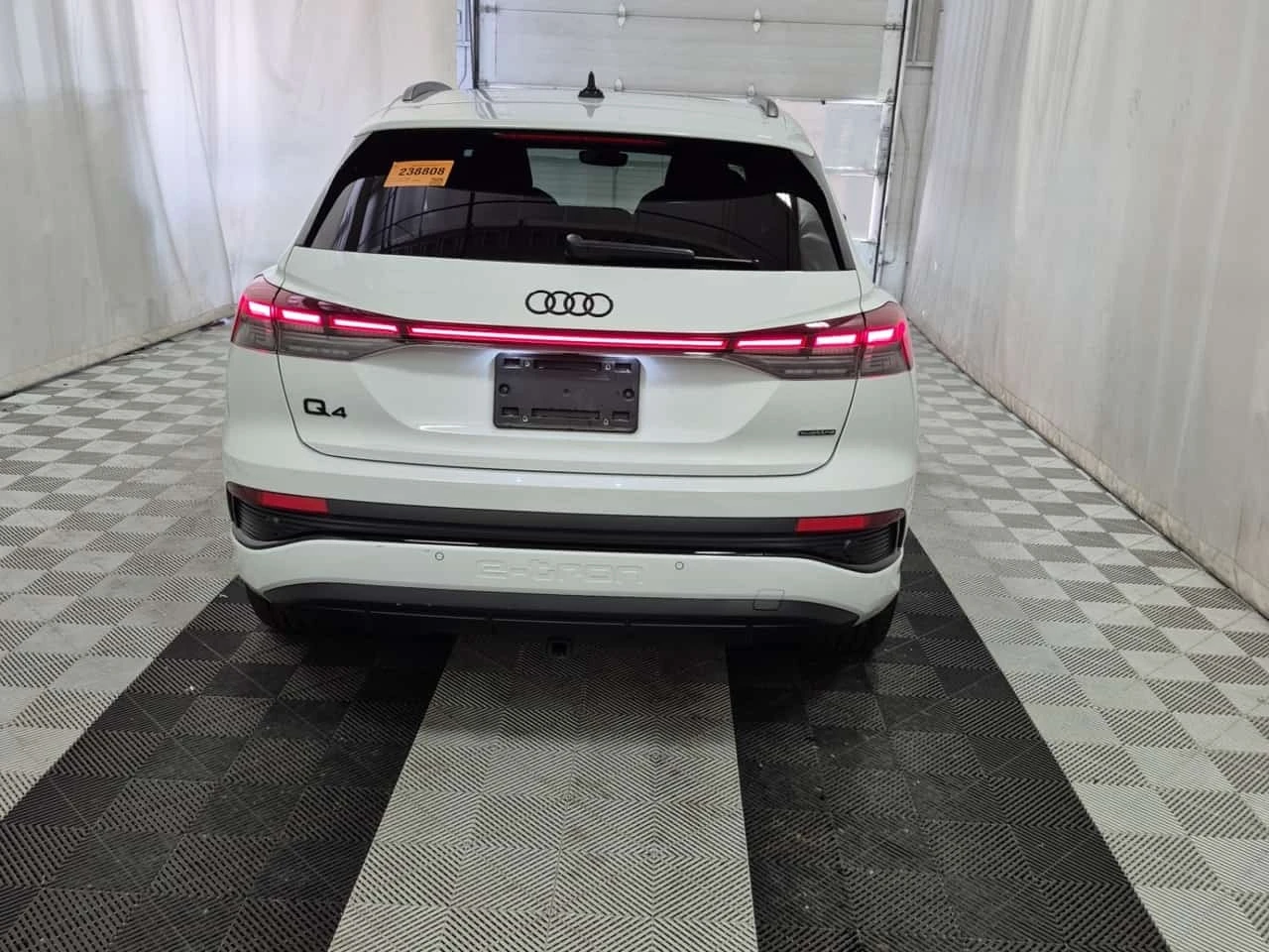 Audi Q4 E-TRON 55 QUATTRO| 360| HUD| MATRIX| PANO| 2 КЛЮЧА, снимка 17 - Автомобили и джипове - 56196248