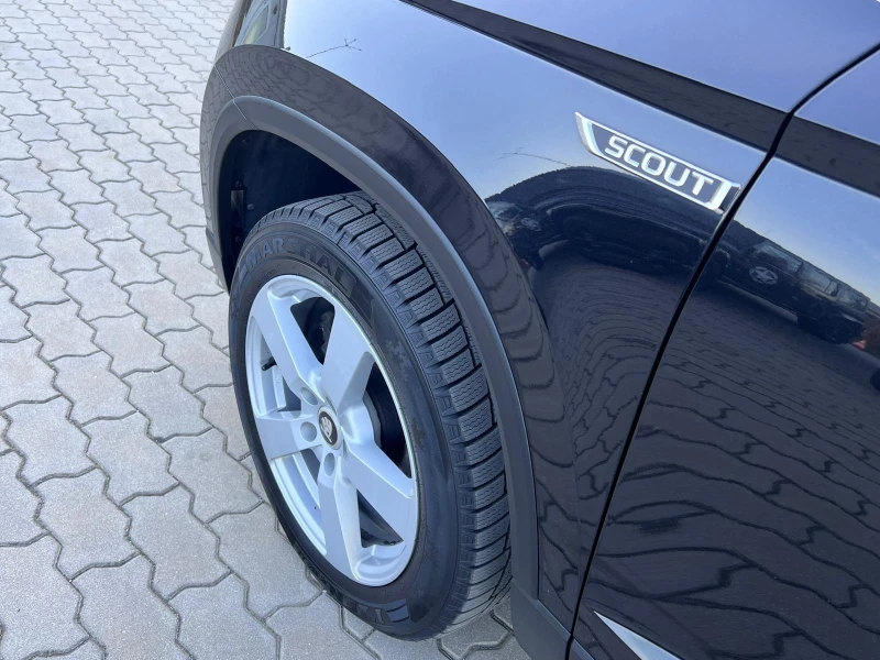 Skoda Karoq SKOUT 1.5 TSi 4x4 Дистроник Keyless Нави Carplay , снимка 16 - Автомобили и джипове - 47911161