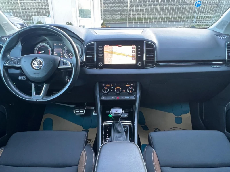 Skoda Karoq SKOUT 1.5 TSi 4x4 Дистроник Keyless Нави Carplay , снимка 9 - Автомобили и джипове - 47911161