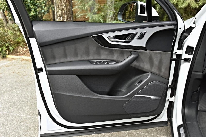 Audi Q7 3.0TDI 272HP S-Line, снимка 10 - Автомобили и джипове - 51884400