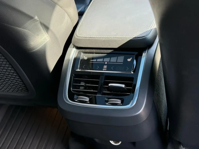 Volvo Xc90 T6 R-Design* Apple CarPlay* Камера* Подгрев, снимка 14 - Автомобили и джипове - 52317789