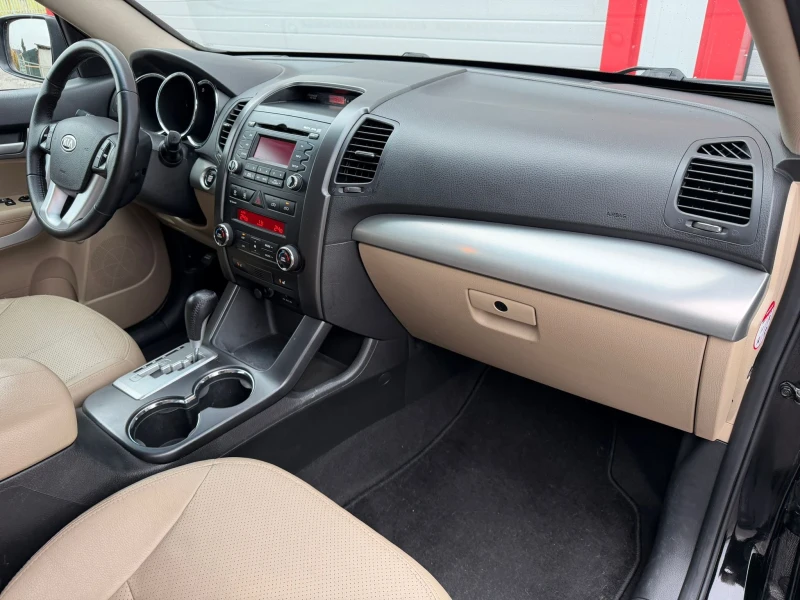 Kia Sorento 2.2CRDI AUTOMATIK AWD KEY LESS START STOP EVRO 5A, снимка 15 - Автомобили и джипове - 52308201