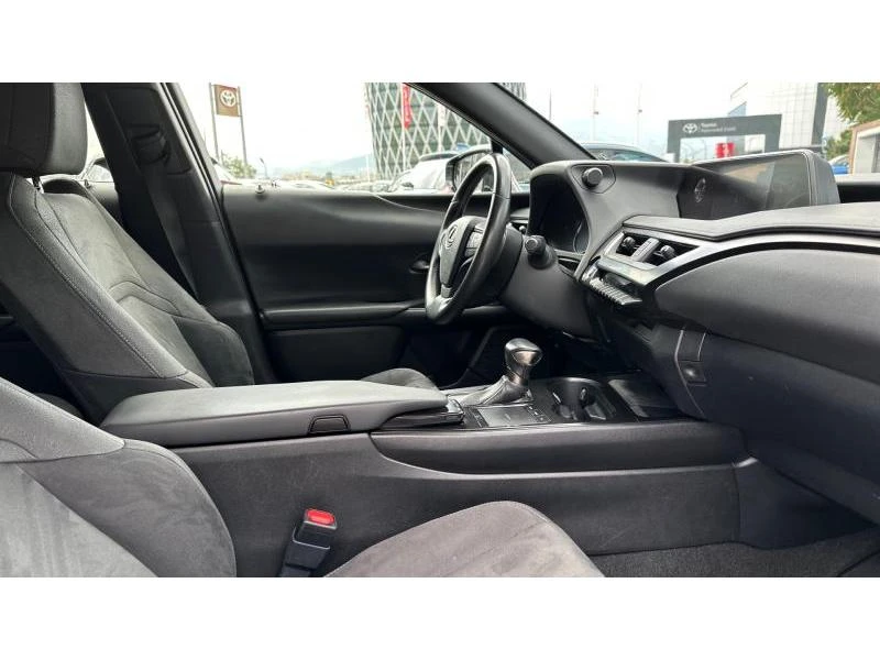 Lexus UX, снимка 6 - Автомобили и джипове - 48013080