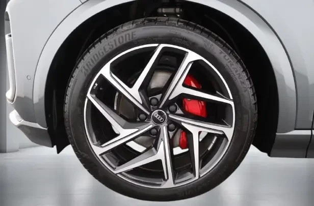 Audi Q6 e-tron 185 kWh Quattro = S-line = Гаранция, снимка 5 - Автомобили и джипове - 55477403