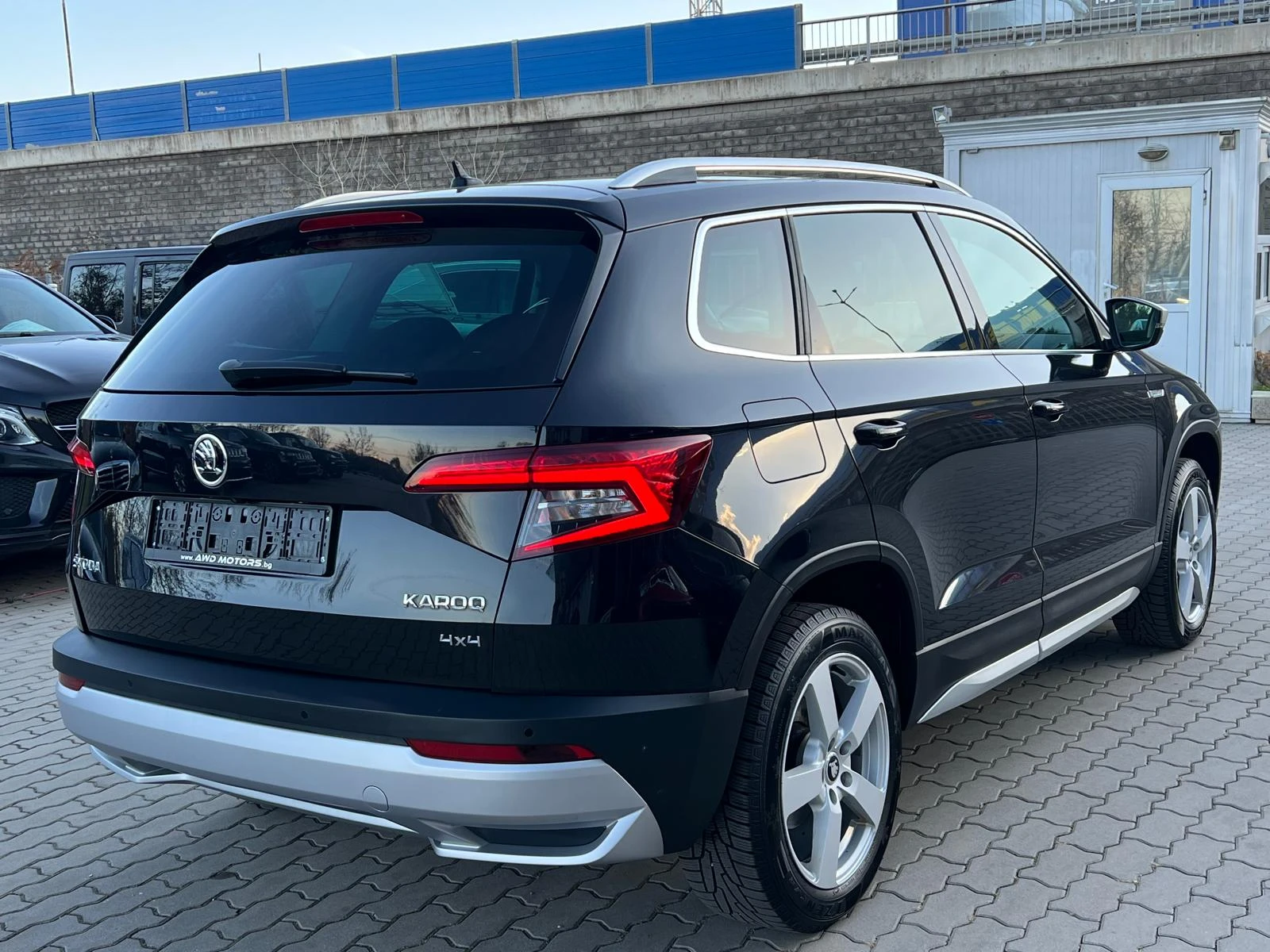 Skoda Karoq SKOUT 1.5 TSi 4x4 Дистроник Keyless Нави Carplay  - изображение 3