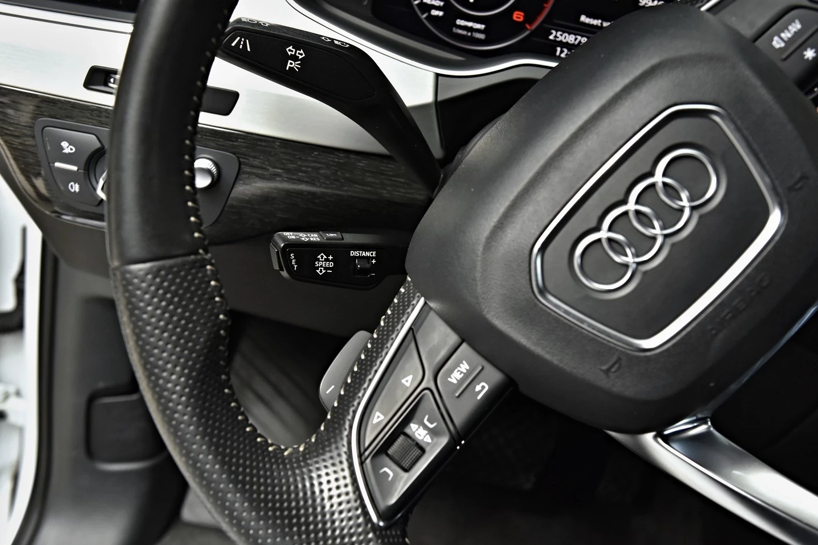 Audi Q7 3.0TDI 272HP S-Line - изображение 7