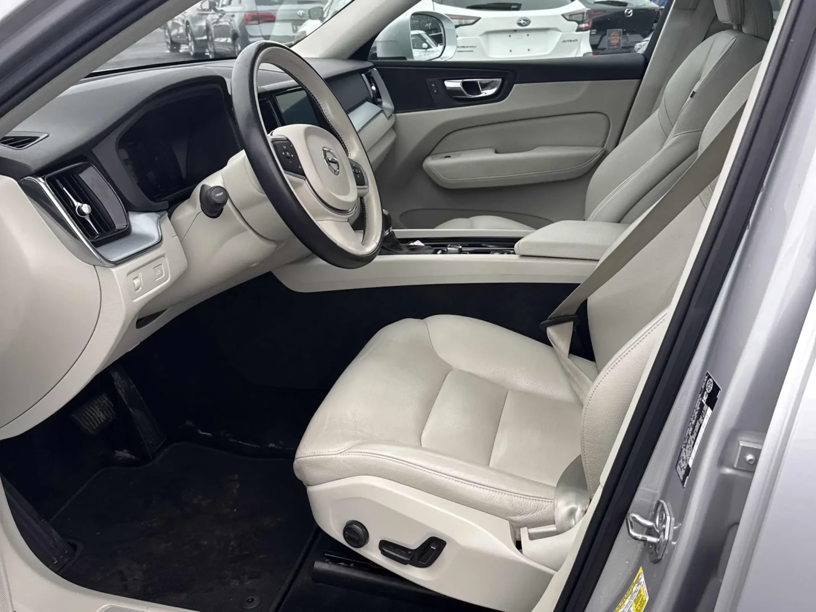 Volvo XC60 Momentum * * CARFAX * * АВТО КРЕДИТ * * , снимка 7 - Автомобили и джипове - 54084953