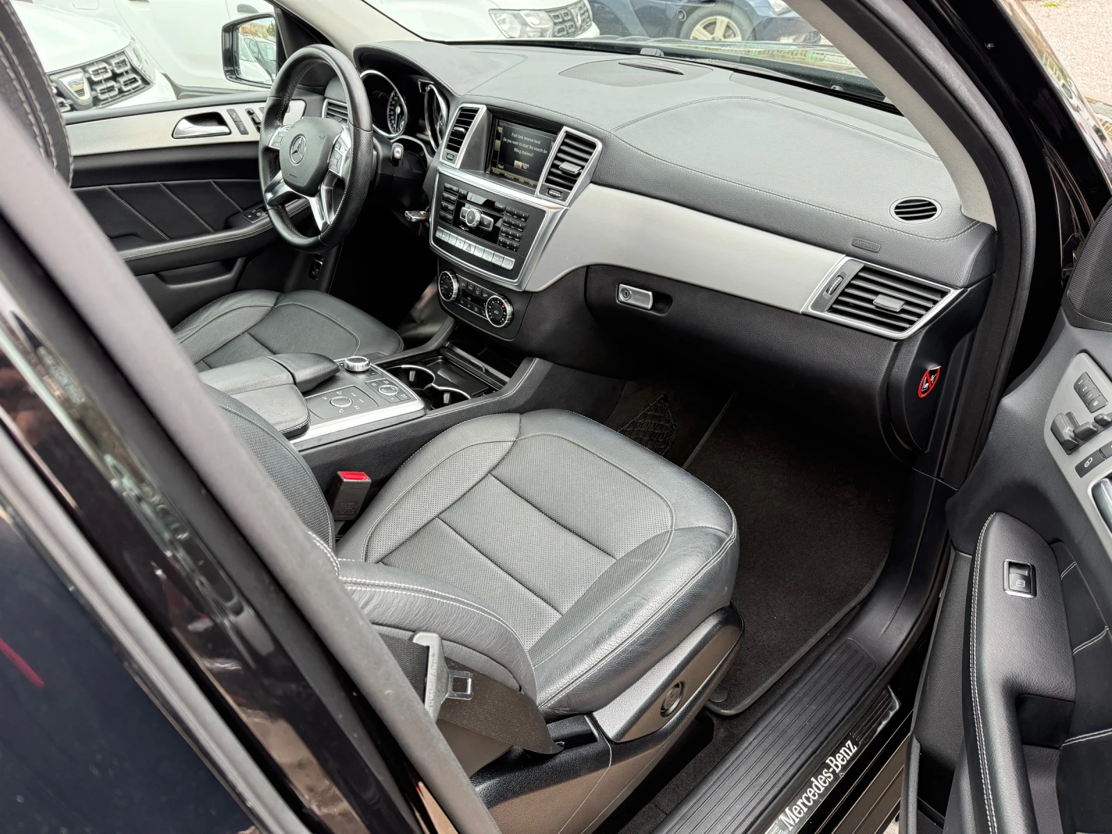 Mercedes-Benz GL 350 360CAM* 7места* ОБДУХВ* ПОДГРЕВ* AMGпакет* TOP, снимка 15 - Автомобили и джипове - 54154675