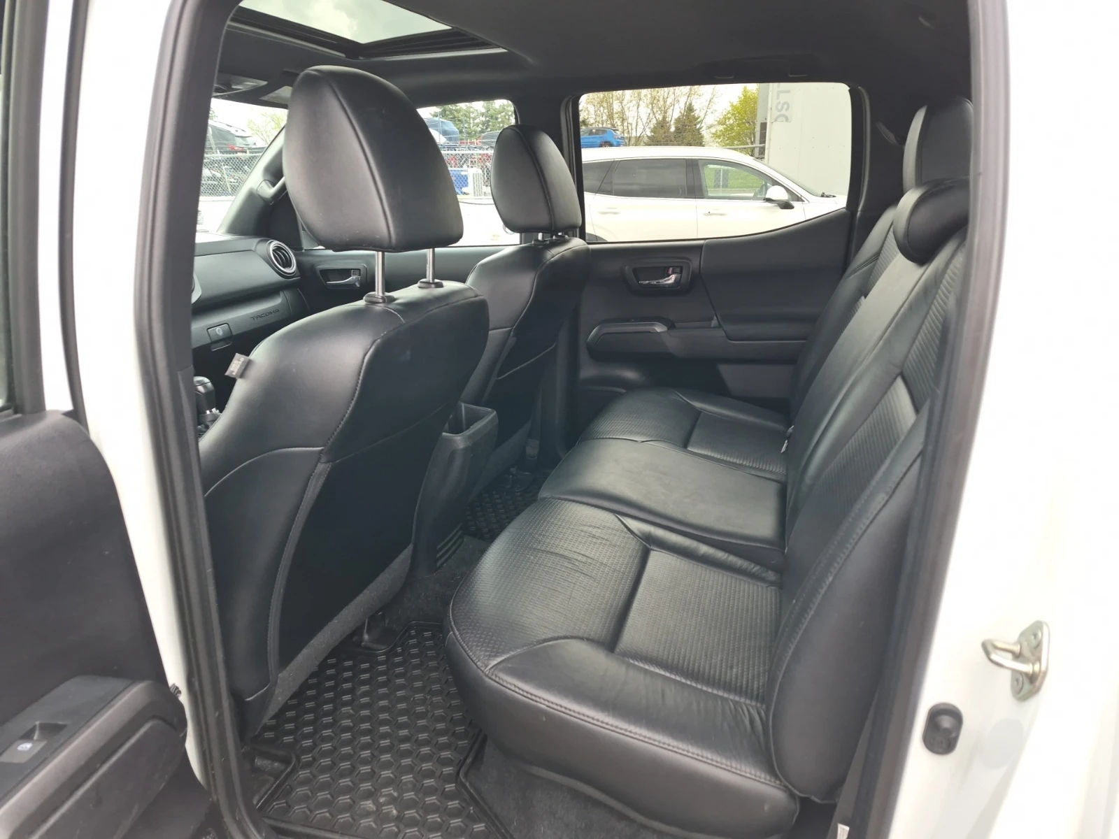 Toyota Tundra 4WD SR5 Double Cab, снимка 16 - Автомобили и джипове - 54477703
