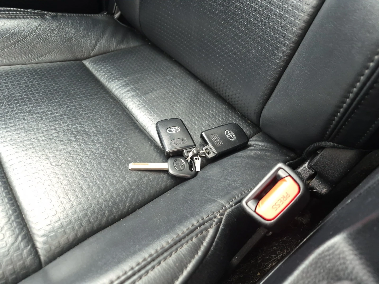 Toyota Tundra 4WD SR5 Double Cab, снимка 15 - Автомобили и джипове - 54477703