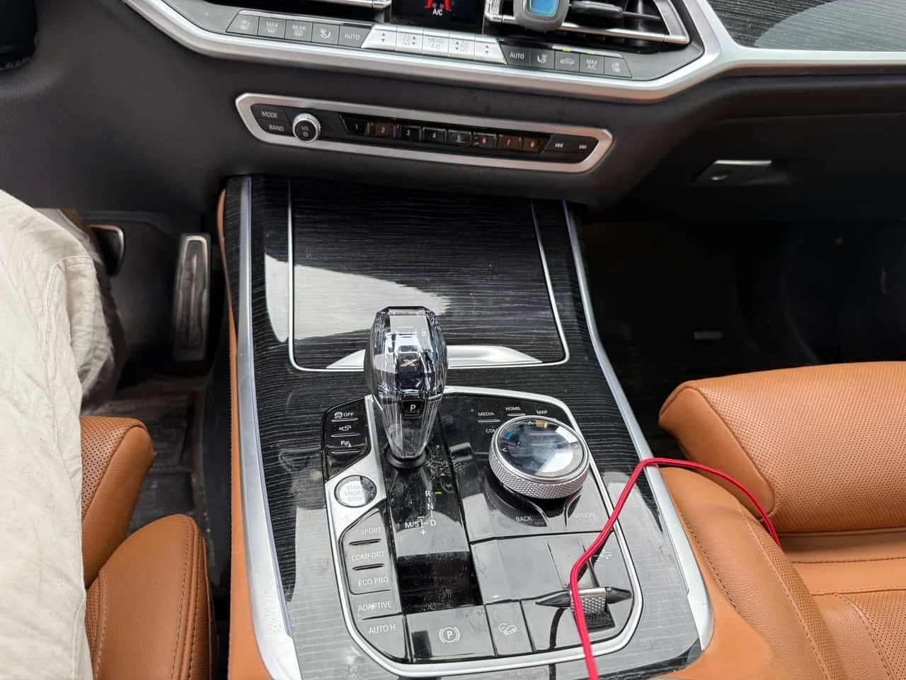 BMW X7 * xDrive40i * МАСАЖ* ДИСТРОНИК* ЛАЗЕР* ТЕЛЕВИЗОРИ, снимка 9 - Автомобили и джипове - 54615097