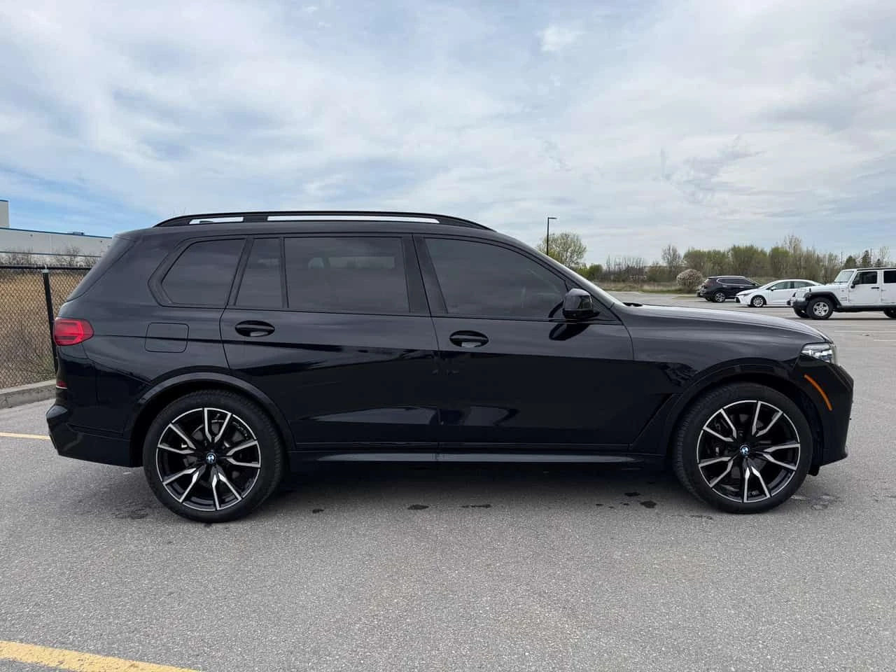 BMW X7 * xDrive40i * МАСАЖ* ДИСТРОНИК* ЛАЗЕР* ТЕЛЕВИЗОРИ, снимка 3 - Автомобили и джипове - 54615097