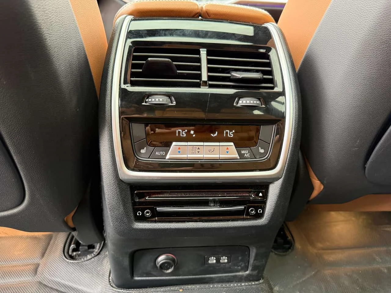 BMW X7 * xDrive40i * МАСАЖ* ДИСТРОНИК* ЛАЗЕР* ТЕЛЕВИЗОРИ, снимка 17 - Автомобили и джипове - 54615097