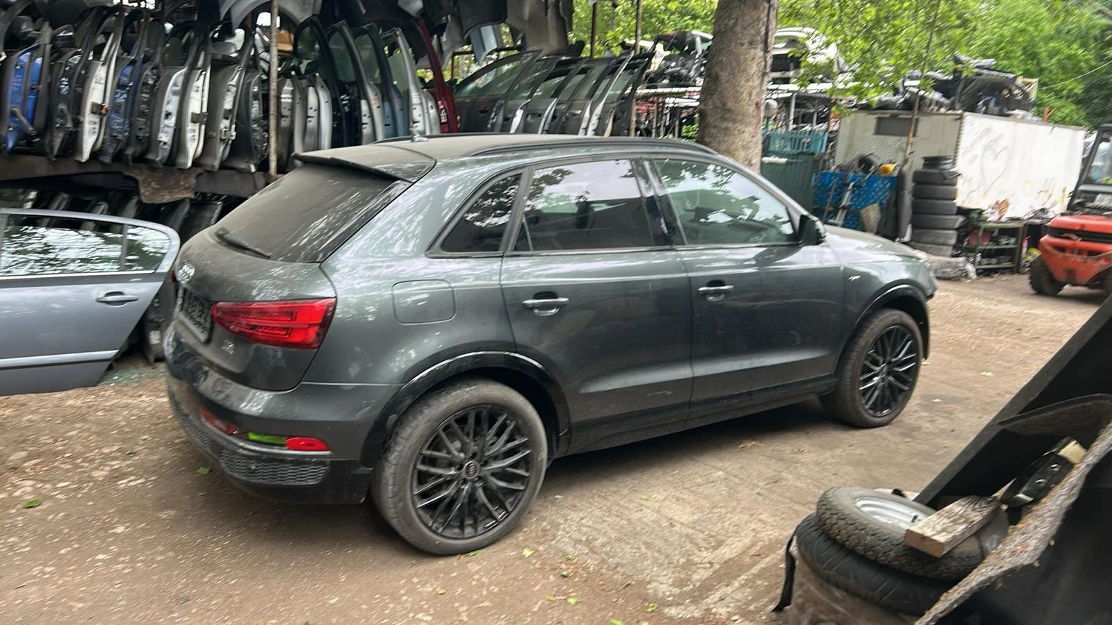 Audi Q3 2.0tdi, снимка 6 - Автомобили и джипове - 54641839