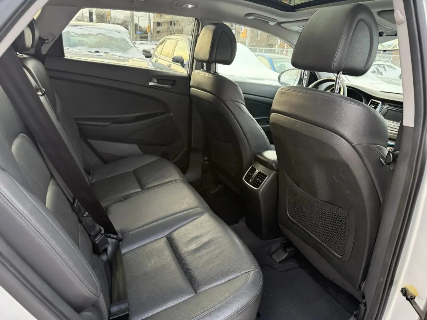 Hyundai Tucson SE * AвтоКредит * (ЦЕНА ДО БГ), снимка 16 - Автомобили и джипове - 55138810