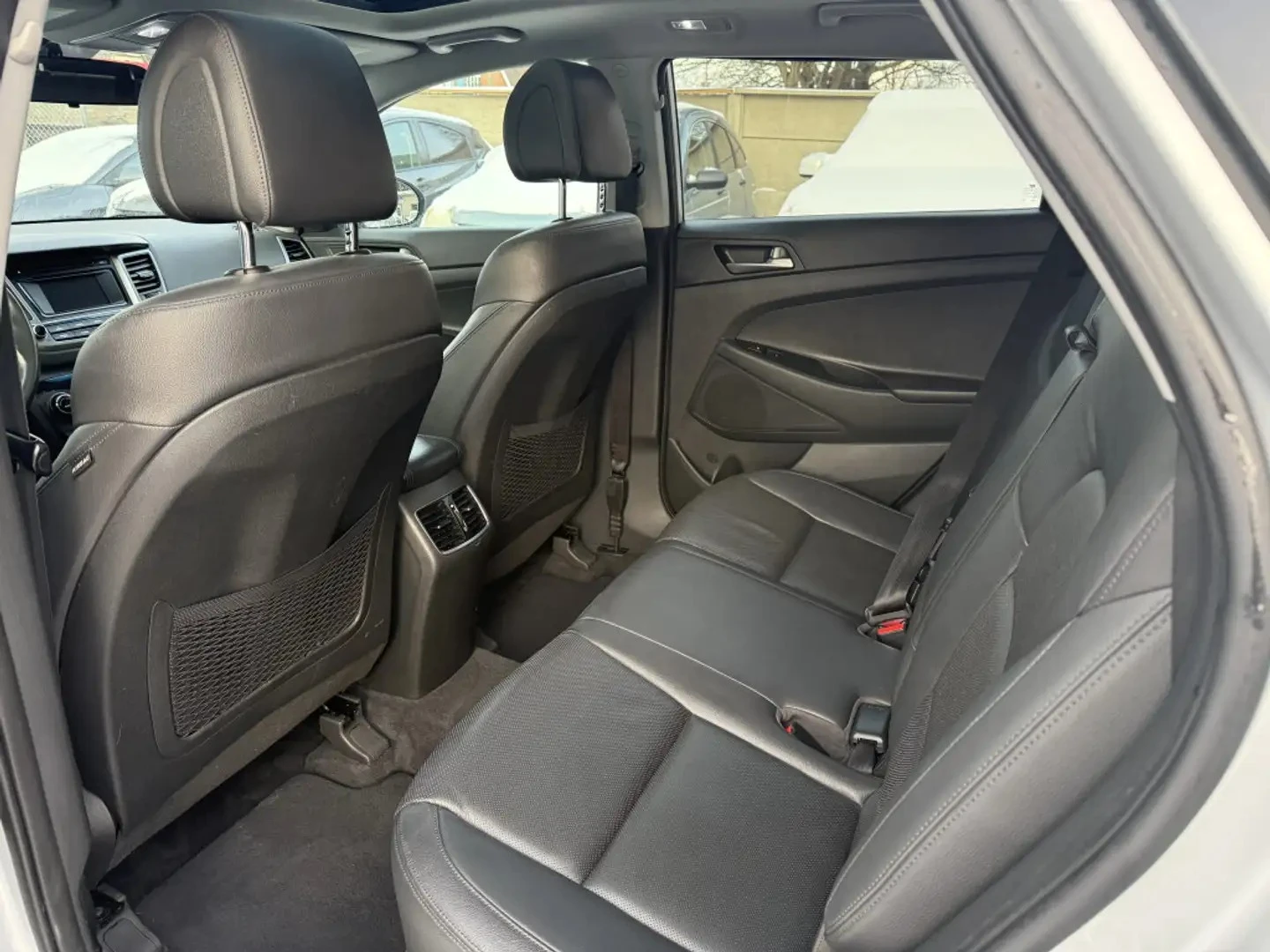 Hyundai Tucson SE * AвтоКредит * (ЦЕНА ДО БГ), снимка 15 - Автомобили и джипове - 55138810